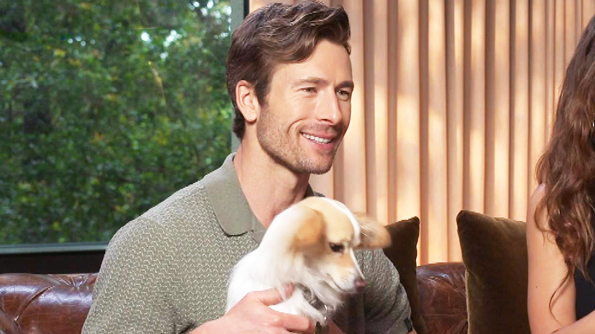 Glen Powell S Dog Brisket Takes Over His Hit Man Interview Exclusive ETD SHOWCLIP B02 HIT MAN EXTENDED CUT 060624 CR 16x9 